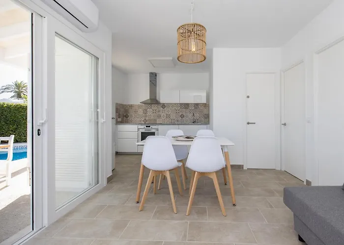 Chalet A 150M De La Playa Y Piscina Privada